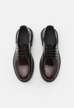 Calvin Klein Lace Up Derby - Lace-Ups - Black/Burgundy -Exquisite Shoes 41e0e283611b4c4499d0e6206aa71055