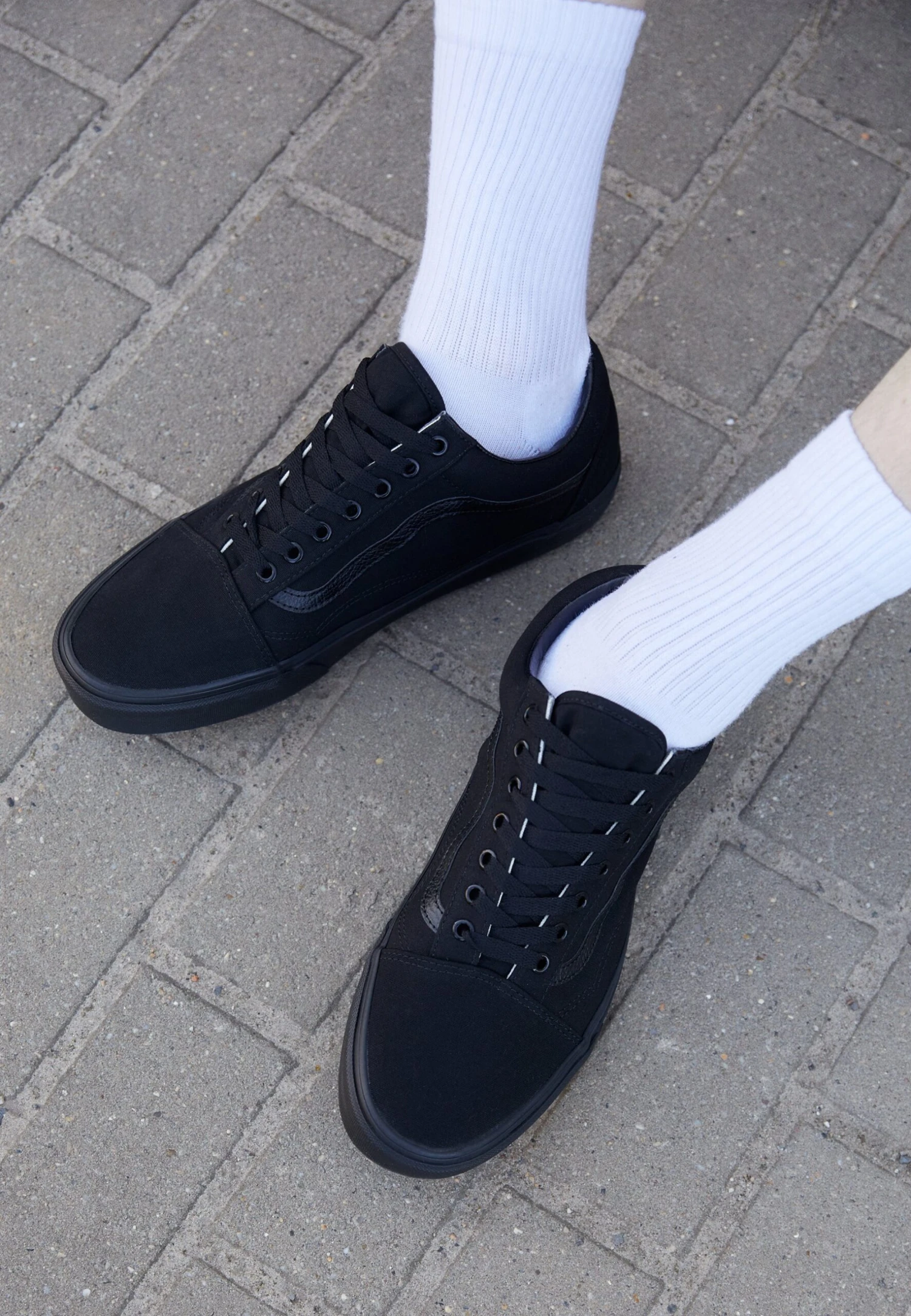 Vans Ua Old Skool Unisex - Trainers - Black 4 Vans Ua Old Skool Unisex - Trainers - Black - Image 2