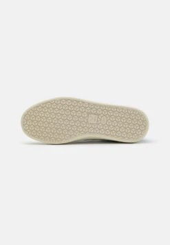 Veja Wata Ii- Trainers - Paros/Pierre -Exquisite Shoes 63b52baf91f948adabd26834ab99cc1a