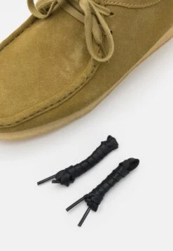 Clarks Originals Wallabee - Casual Lace-Ups - Mid Green -Exquisite Shoes 97da30c11a2c48b5b81fa93a75a9fa49