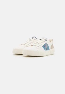 Pepe Jeans Allen Flag - Trainers - White -Exquisite Shoes 9b5445980459453ca512f1682463996d