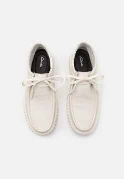 Clarks Torhill Hi - Casual Lace-Ups - White -Exquisite Shoes efa4f3a659114a9a92bb8430372a2a2b