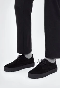 Vagabond Fred - Casual Lace-Ups - Black